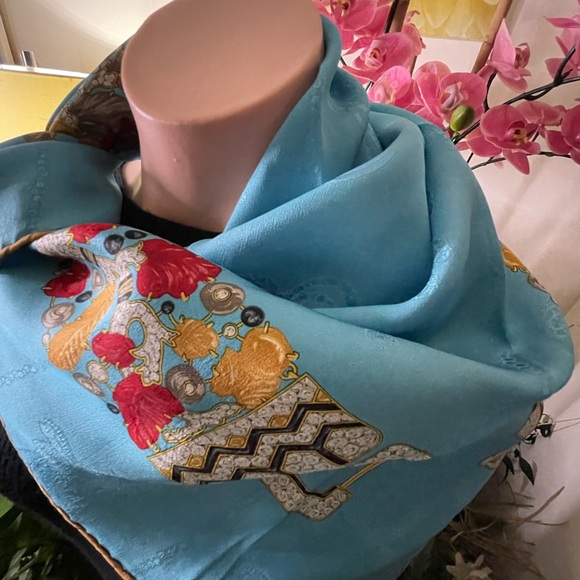 Auth Cartier Silk Scarf. - Picture 4 of 16